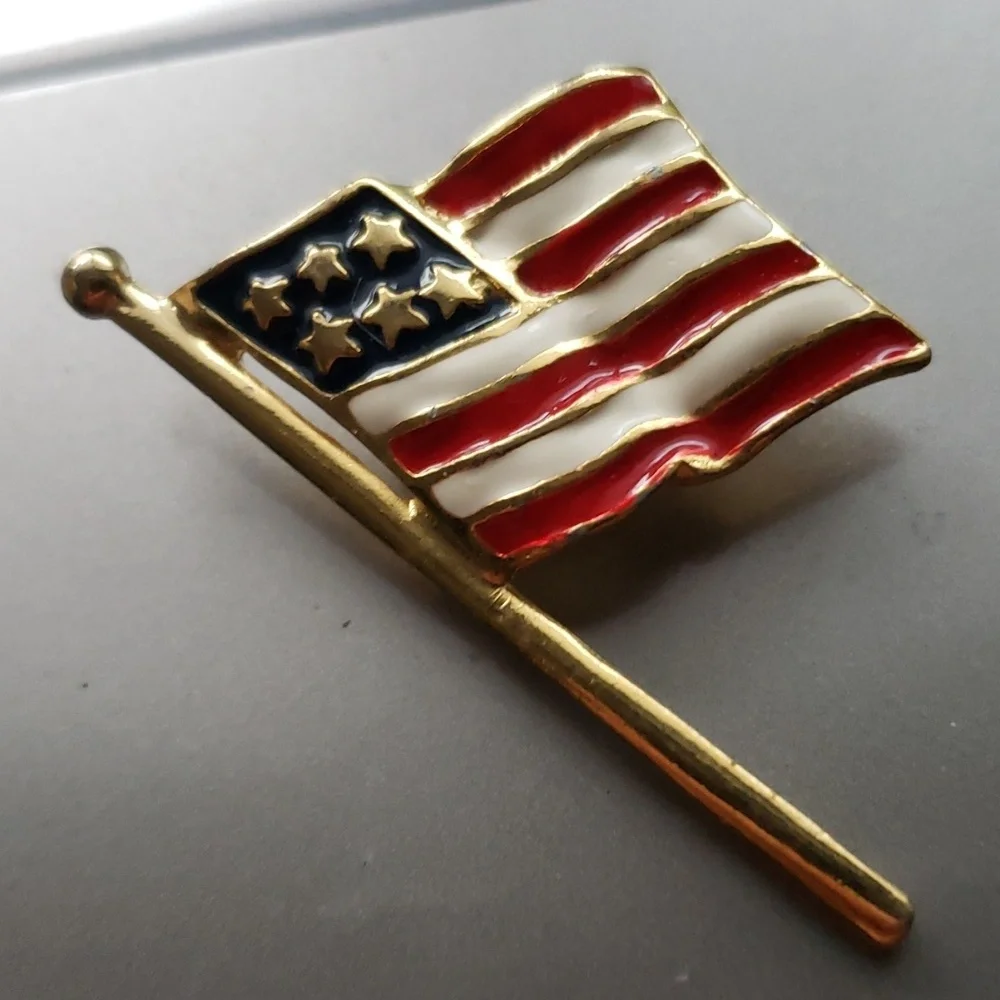 Vintage American Flag / Brooch / Pin / Enameled / Patriotic/ 